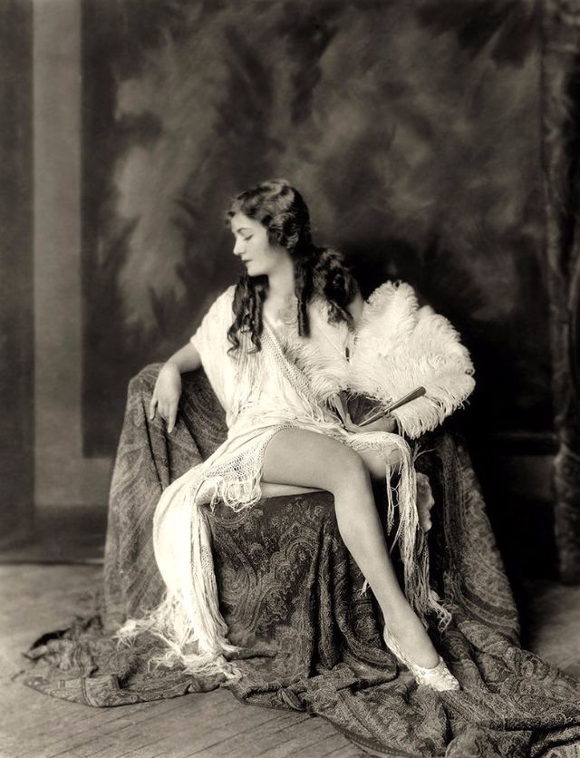 Glamorous Portrait Photos Of Ziegfeld Girls Taken By Alfred C Johnston